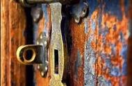 穿越时光的古朴铜锁：探寻历史的痕迹