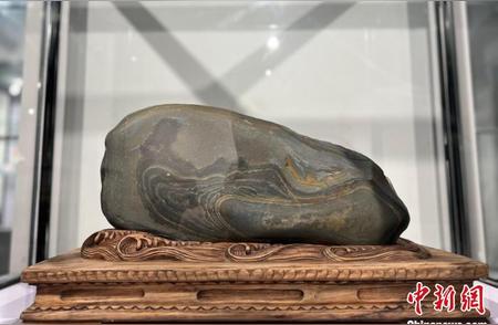黄河奇石的'七十二变'：纹路酷似黄河母亲雕像