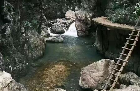 驴友探险遭遇险境，溺水事件背后的警示