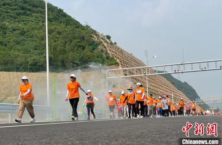 千余名徒步爱好者探秘京西大通道：一场难忘的户外体验