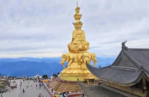 峨眉山：登顶奇峻之巅的轻松之旅