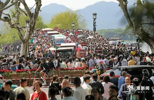 杭州西湖景区迎客高峰：旅行攻略与体验分享