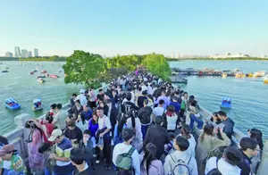 南京再现假日盛景，历史名场面重现眼前