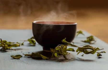 绿茶抗衰老的秘诀：医生建议的正确饮用量